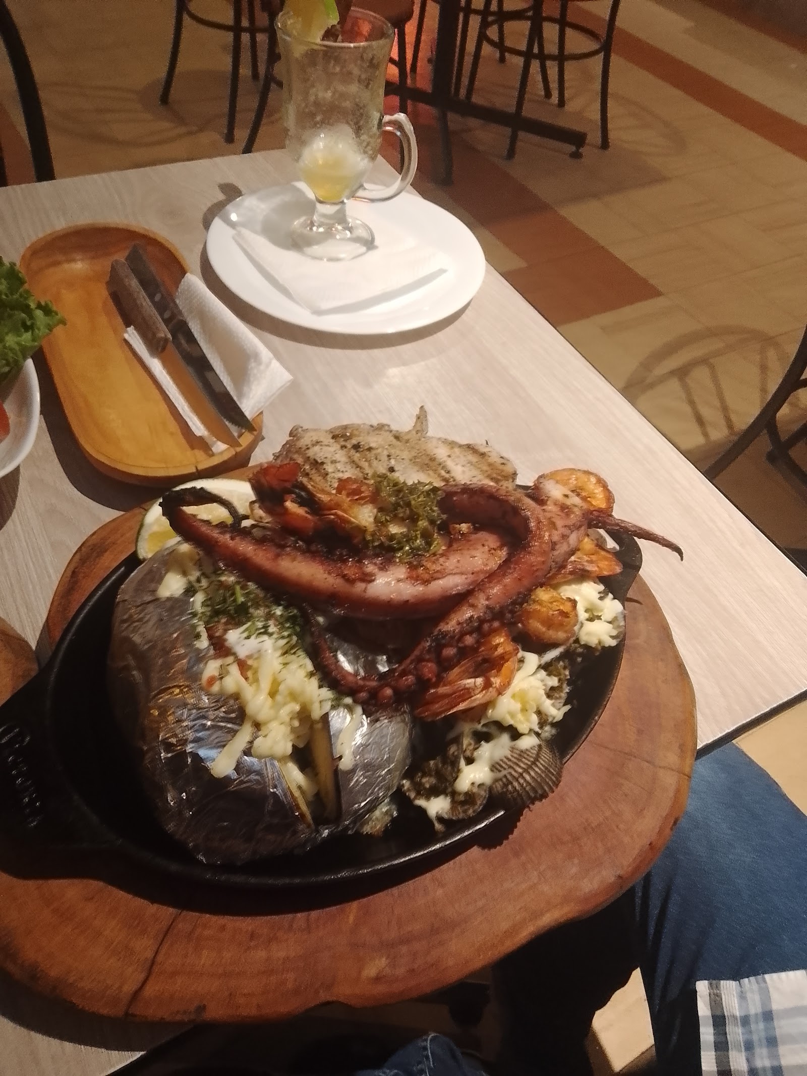 Pulpo al Carbón con Papa Rellena